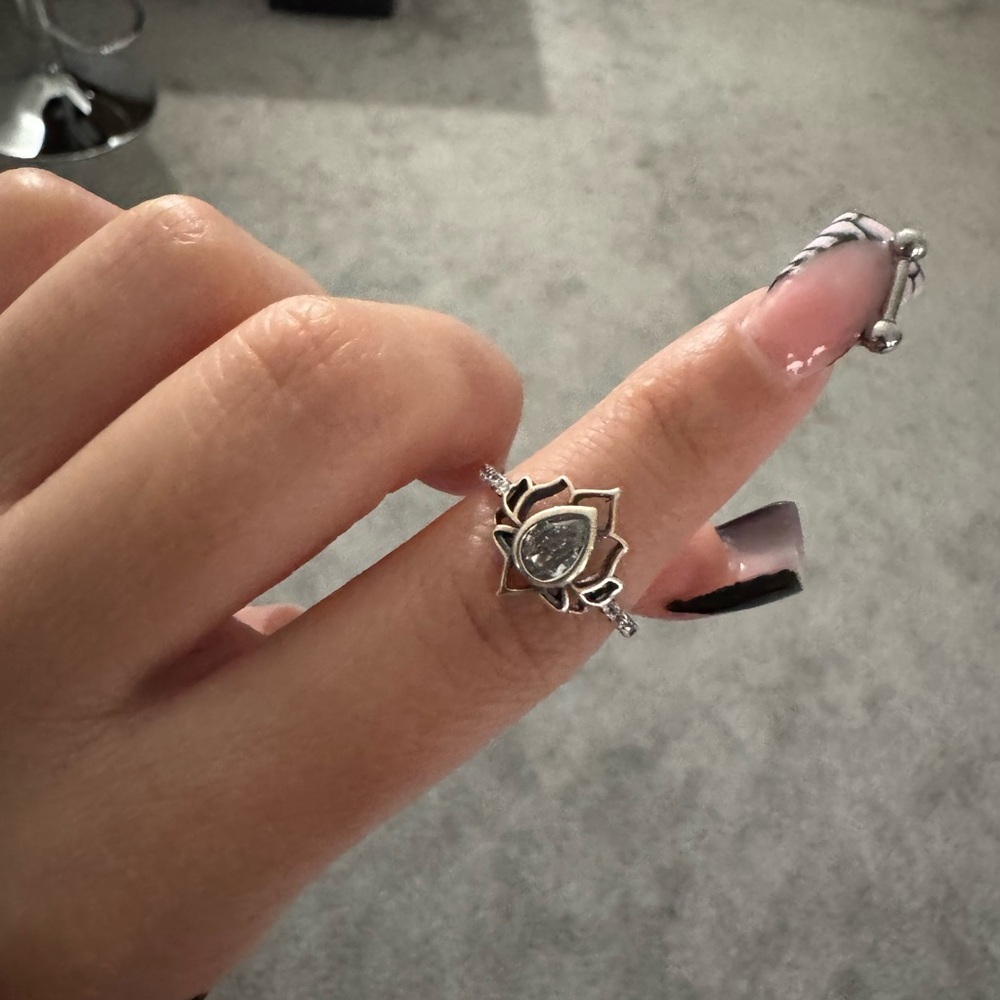 Silver lotus flowe ring size 5